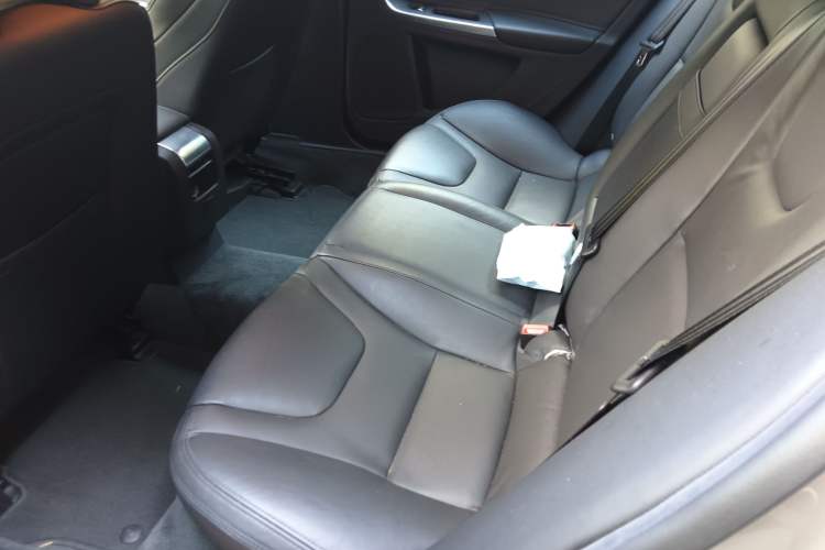 Used Volvo S60 New Energy 2015 S60L E-Drive Hybrid T6 Smart Drive Edition Left Rear Seat
