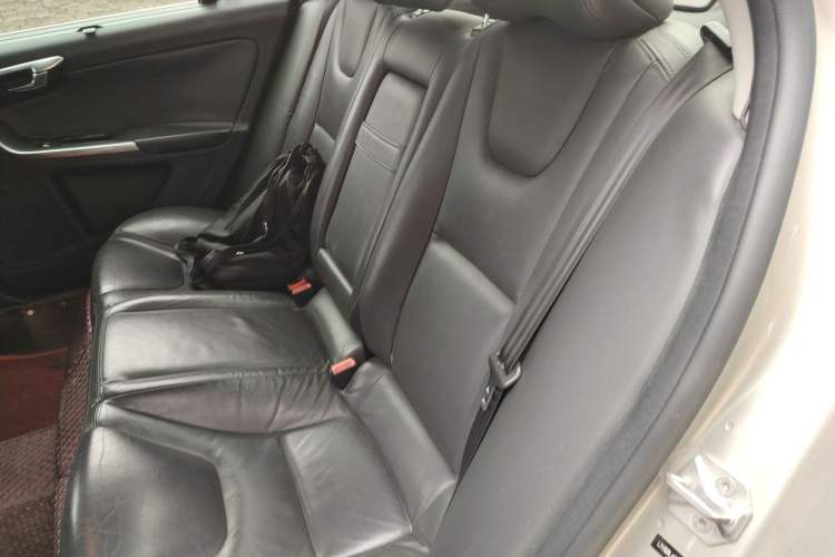 Used Volvo S60 New Energy 2015 S60L E-Drive Hybrid T6 Smart Drive Edition Left Rear Seat