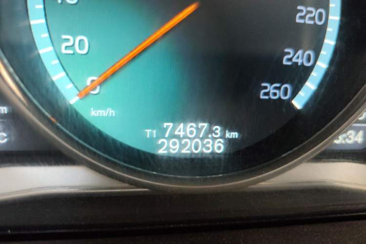 Used Volvo S60 New Energy 2015 S60L E-Drive Hybrid T6 Smart Drive Edition Odometer Close Up