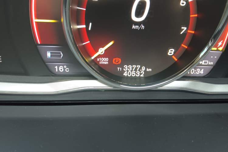 Used Volvo S60 New Energy 2015 S60L E-Drive Hybrid T6 Smart Drive Edition Odometer Close Up