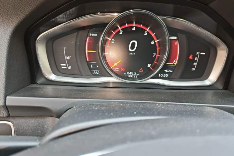Used Volvo S60 New Energy 2015 S60L E-Drive Hybrid T6 Smart Drive Edition Odometer Close Up