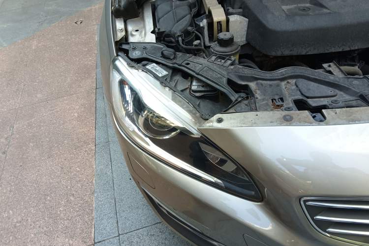 Used Volvo S60 New Energy 2015 S60L E-Drive Hybrid T6 Smart Drive Edition Right Front Headlight