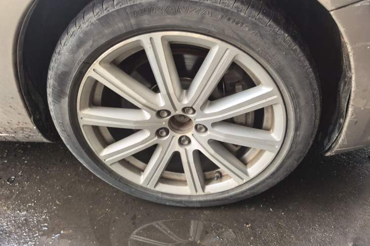 Used Volvo S60 New Energy 2015 S60L E-Drive Hybrid T6 Smart Drive Edition Right Front Wheel Hub