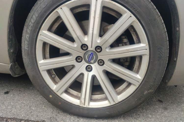 Used Volvo S60 New Energy 2015 S60L E-Drive Hybrid T6 Smart Drive Edition Right Front Wheel Hub