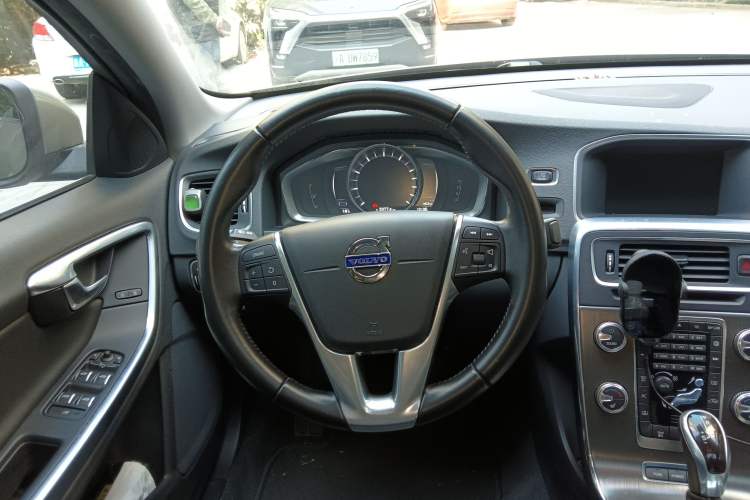 Used Volvo S60 New Energy 2015 S60L E-Drive Hybrid T6 Smart Drive Edition Steering Wheel