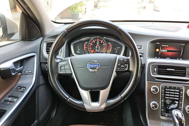 Used Volvo S60 New Energy 2015 S60L E-Drive Hybrid T6 Smart Drive Edition Steering Wheel