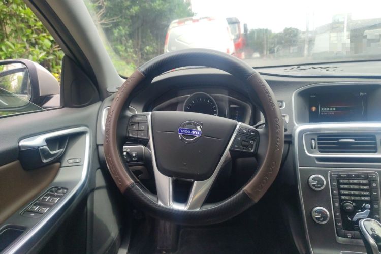 Used Volvo S60 New Energy 2015 S60L E-Drive Hybrid T6 Smart Drive Edition Steering Wheel