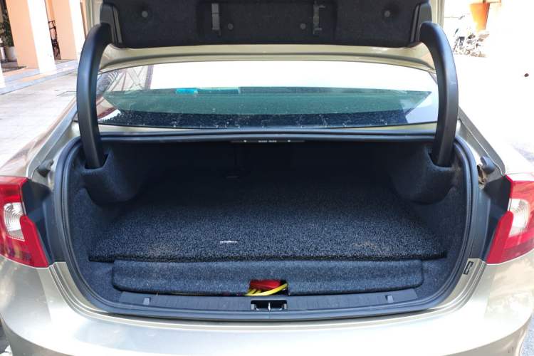 Used Volvo S60 New Energy 2015 S60L E-Drive Hybrid T6 Smart Drive Edition Trunk