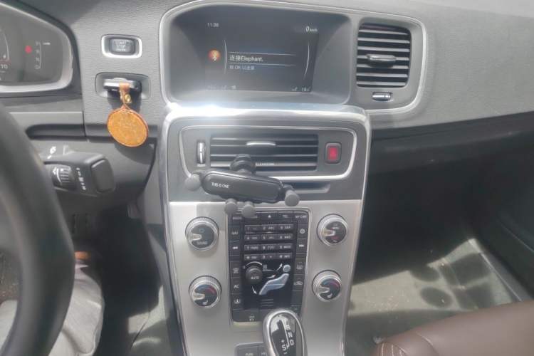 Used Volvo S60 New Energy 2015 S60L E-Drive Hybrid T6 Smart Drive Edition Audio And AC Panel