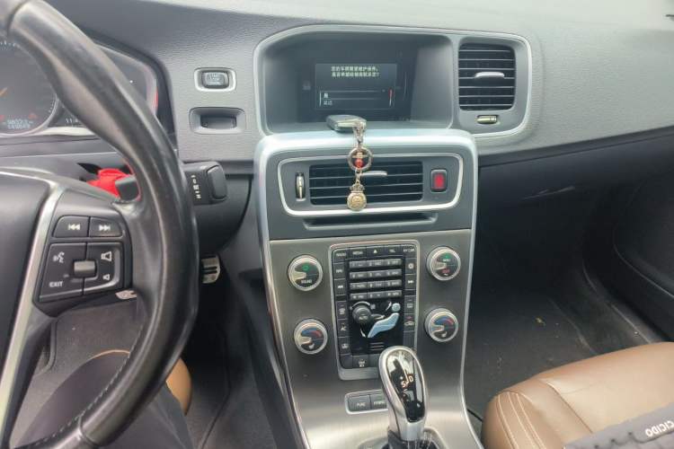 Used Volvo S60 New Energy 2015 S60L E-Drive Hybrid T6 Smart Drive Edition Audio And AC Panel