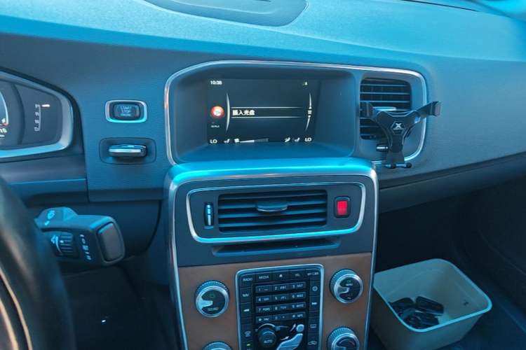 Used Volvo S60 New Energy 2015 S60L E-Drive Hybrid T6 Smart Edition Audio And AC Panel
