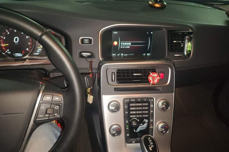 Used Volvo S60 New Energy 2015 S60L E-Drive Hybrid T6 Smart Drive Edition Audio And AC Panel
