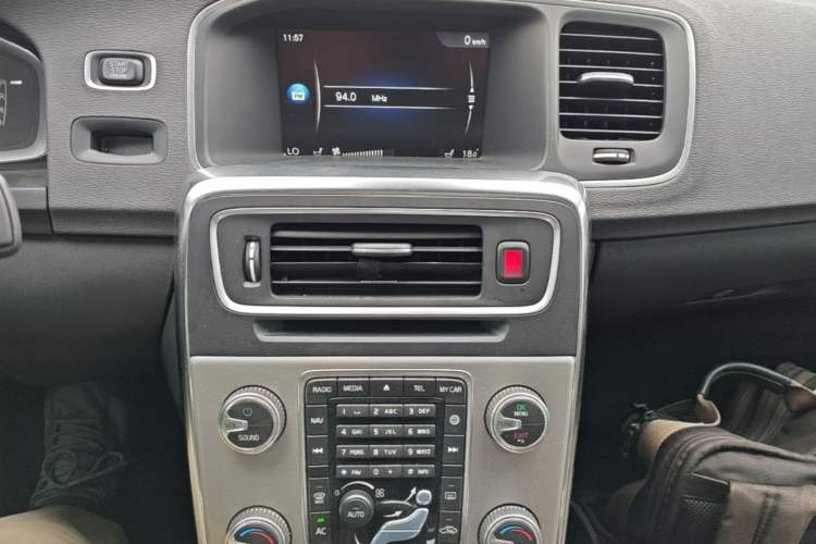 Used Volvo S60 New Energy 2015 S60L E-Drive Hybrid T6 Smart Drive Edition Audio And AC Panel