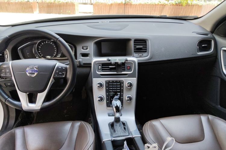 Used Volvo S60 New Energy 2015 S60L E-Drive Hybrid T6 Smart Drive Edition Center Console