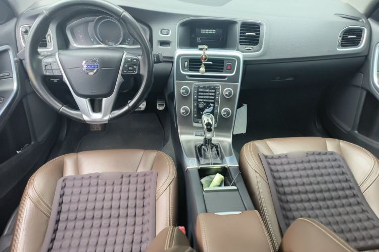 Used Volvo S60 New Energy 2015 S60L E-Drive Hybrid T6 Smart Drive Edition Center Console