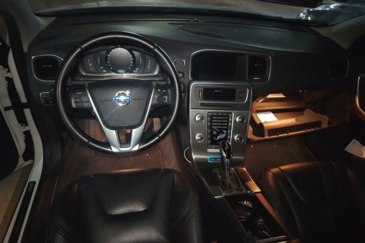 Used Volvo S60 New Energy 2015 S60L E-Drive Hybrid T6 Smart Drive Edition Center Console