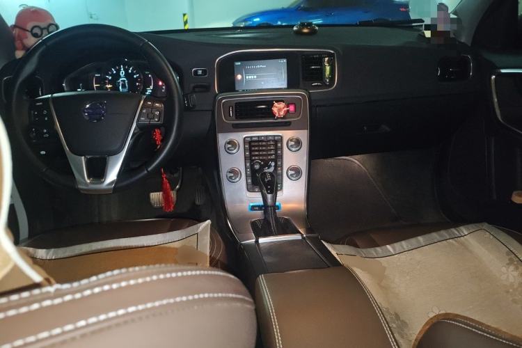 Used Volvo S60 New Energy 2015 S60L E-Drive Hybrid T6 Smart Drive Edition Center Console