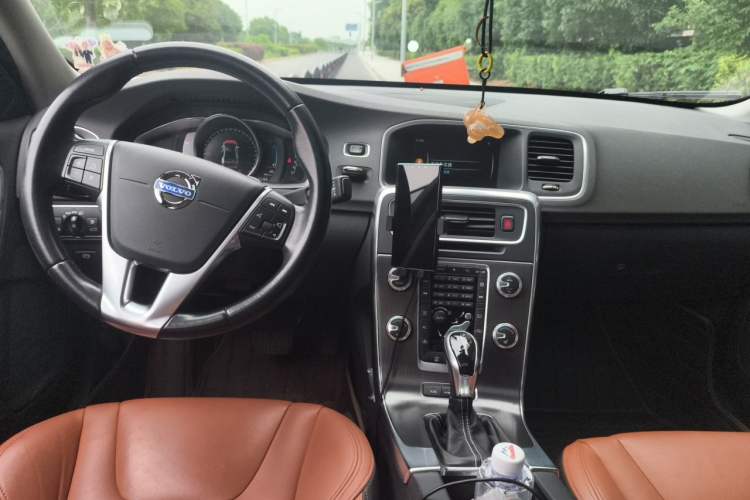 Used Volvo S60 New Energy 2015 S60L E-Drive Hybrid T6 Smart Drive Edition Center Console