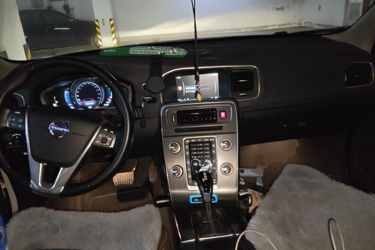 Used Volvo S60 New Energy 2015 S60L E-Drive Hybrid T6 Smart Drive Edition Center Console