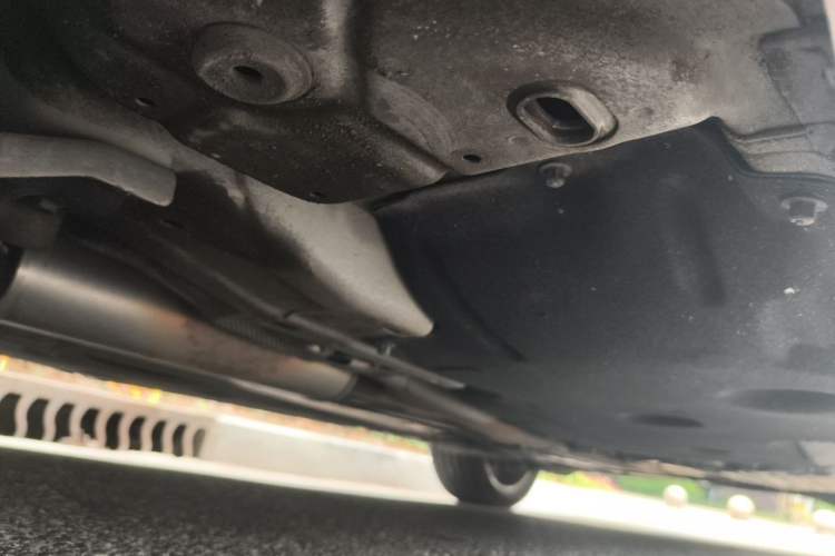 Used Volvo S60 New Energy 2015 S60L E-Drive Hybrid T6 Smart Drive Edition Chassis Front Left