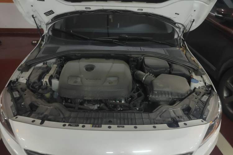Used Volvo S60 New Energy 2015 S60L E-Drive Hybrid T6 Smart Drive Edition Engine Bay