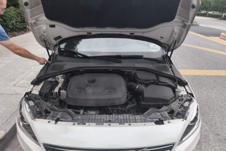 Used Volvo S60 New Energy 2015 S60L E-Drive Hybrid T6 Smart Drive Edition Engine Bay