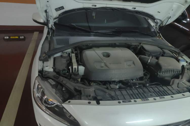 Used Volvo S60 New Energy 2015 S60L E-Drive Hybrid T6 Smart Drive Edition Engine Bay Right