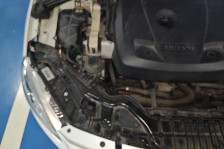 Used Volvo S60 New Energy 2015 S60L E-Drive Hybrid T6 Smart Drive Edition Engine Bay Right