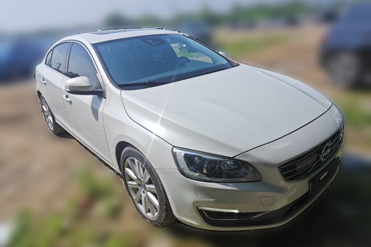 Used Volvo S60 New Energy 2015 S60L E-Drive Hybrid T6 Smart Edition Front Right 45 Deg