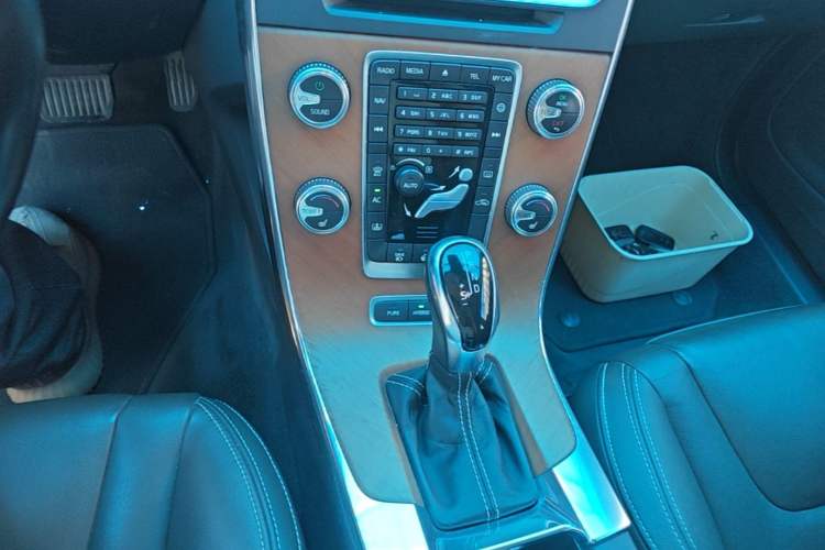 Used Volvo S60 New Energy 2015 S60L E-Drive Hybrid T6 Smart Edition Gear Lever