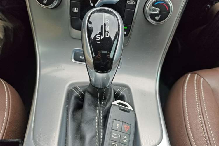 Used Volvo S60 New Energy 2015 S60L E-Drive Hybrid T6 Smart Drive Edition Gear Lever