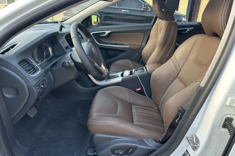 Used Volvo S60 New Energy 2015 S60L E-Drive Hybrid T6 Smart Drive Edition Interior 1