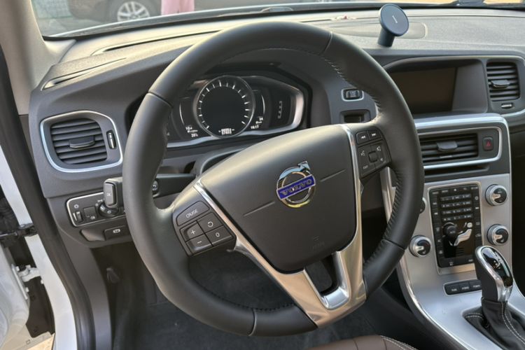 Used Volvo S60 New Energy 2015 S60L E-Drive Hybrid T6 Smart Drive Edition Interior 8