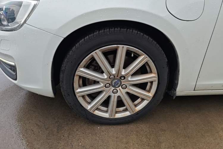 Used Volvo S60 New Energy 2015 S60L E-Drive Hybrid T6 Smart Drive Edition Left Front Wheel Hub