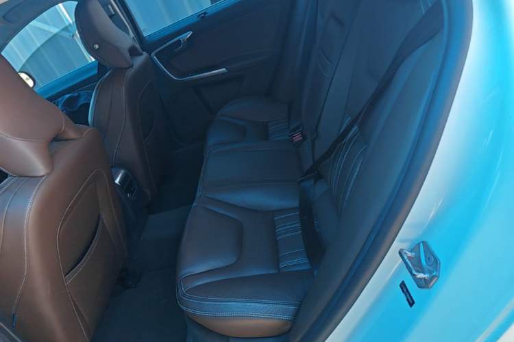 Used Volvo S60 New Energy 2015 S60L E-Drive Hybrid T6 Smart Edition Left Rear Seat