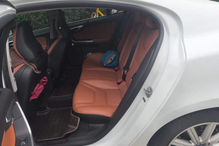 Used Volvo S60 New Energy 2015 S60L E-Drive Hybrid T6 Smart Drive Edition Left Rear Seat
