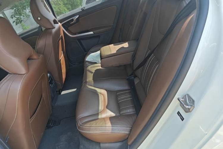 Used Volvo S60 New Energy 2015 S60L E-Drive Hybrid T6 Smart Edition Left Rear Seat