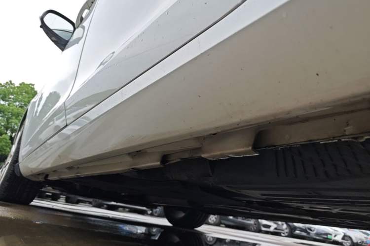 Used Volvo S60 New Energy 2015 S60L E-Drive Hybrid T6 Smart Drive Edition Left Side Sill