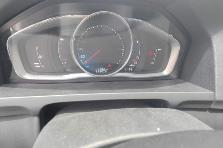 Used Volvo S60 New Energy 2015 S60L E-Drive Hybrid T6 Smart Drive Edition Odometer Close Up