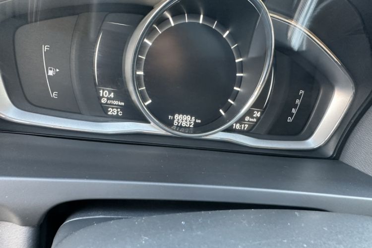 Used Volvo S60 New Energy 2015 S60L E-Drive Hybrid T6 Smart Drive Edition Odometer Close Up