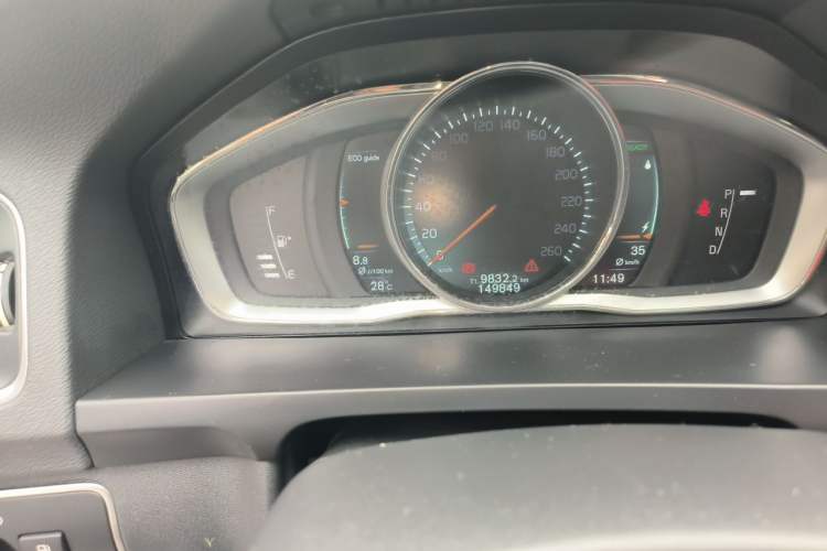 Used Volvo S60 New Energy 2015 S60L E-Drive Hybrid T6 Smart Drive Edition Odometer Close Up