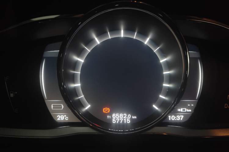 Used Volvo S60 New Energy 2015 S60L E-Drive Hybrid T6 Smart Drive Edition Odometer Close Up
