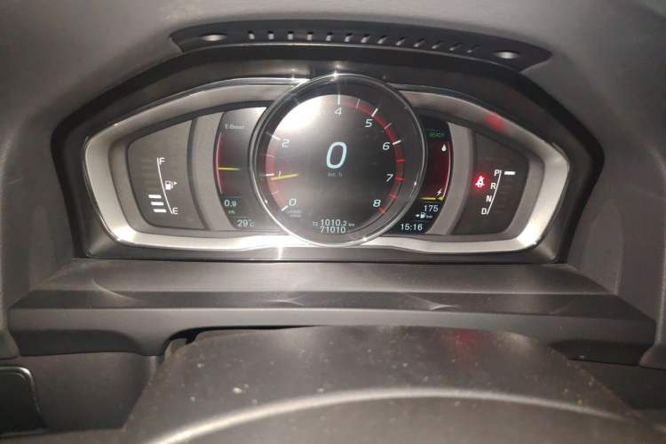 Used Volvo S60 New Energy 2015 S60L E-Drive Hybrid T6 Smart Drive Edition Odometer Close Up