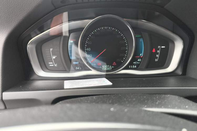 Used Volvo S60 New Energy 2015 S60L E-Drive Hybrid T6 Smart Drive Edition Odometer Close Up
