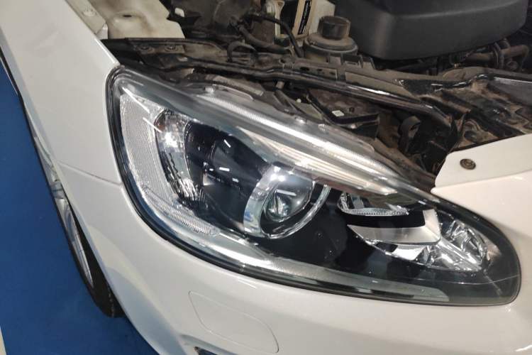 Used Volvo S60 New Energy 2015 S60L E-Drive Hybrid T6 Smart Drive Edition Right Front Headlight