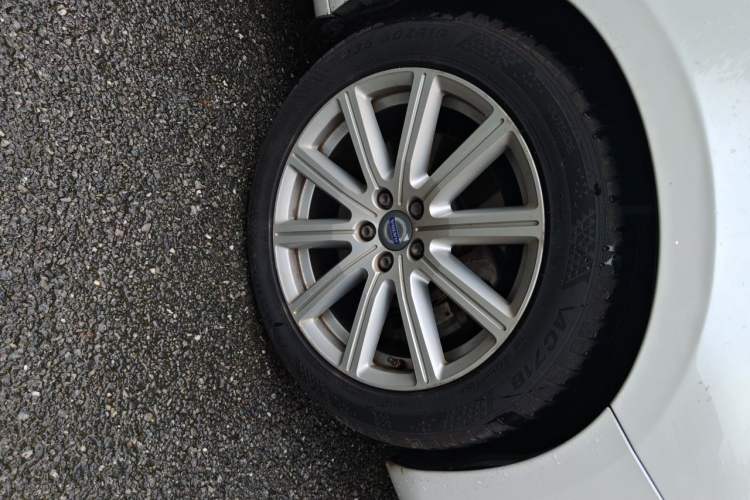 Used Volvo S60 New Energy 2015 S60L E-Drive Hybrid T6 Smart Drive Edition Right Front Wheel Hub