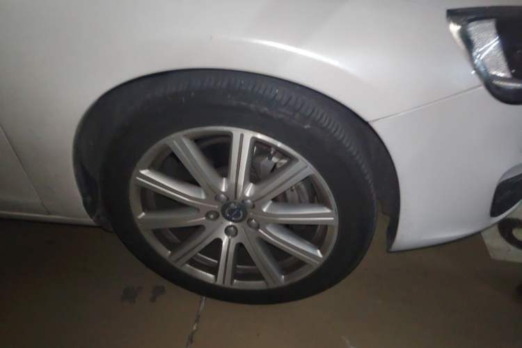 Used Volvo S60 New Energy 2015 S60L E-Drive Hybrid T6 Smart Drive Edition Right Front Wheel Hub