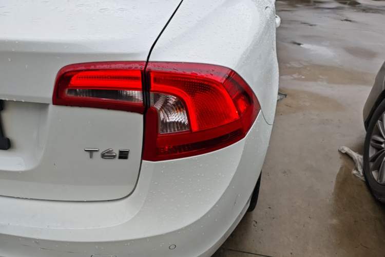 Used Volvo S60 New Energy 2015 S60L E-Drive Hybrid T6 Smart Drive Edition Right Rear Taillight