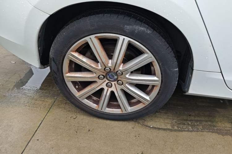 Used Volvo S60 New Energy 2015 S60L E-Drive Hybrid T6 Smart Drive Edition Right Rear Wheel Hub