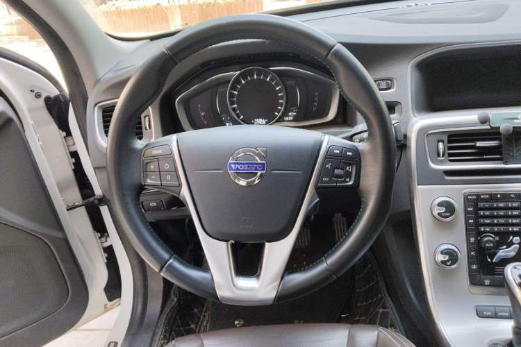 Used Volvo S60 New Energy 2015 S60L E-Drive Hybrid T6 Smart Drive Edition Steering Wheel